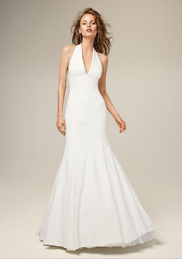 2416 | MERMAID SILHOUETTE V-NECK HALTER NECKLINE